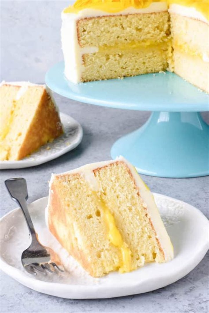 Does a cake filled with lemon curd need to be refrigerated?