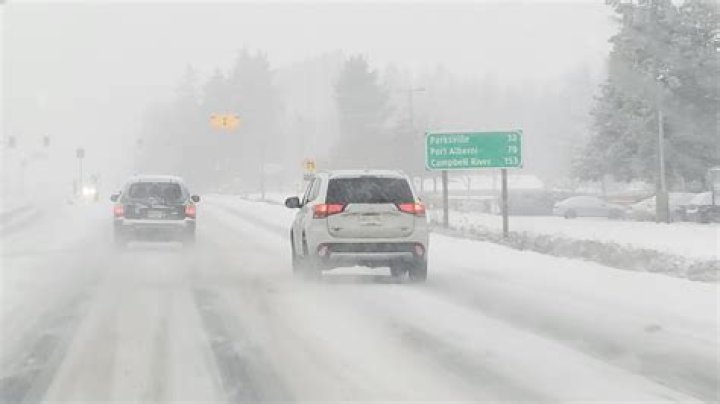 Does Parksville BC get snow?