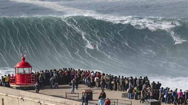 How big are the waves in Porthcawl?