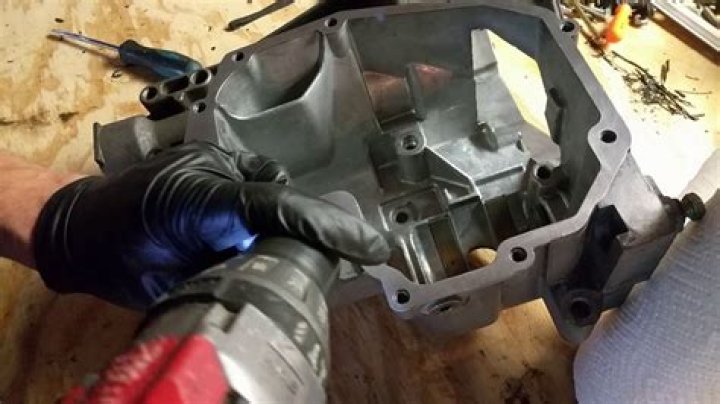 How does a Kubota Hydrostatic transmission work?