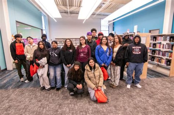 How many employees does ISD 622 have?