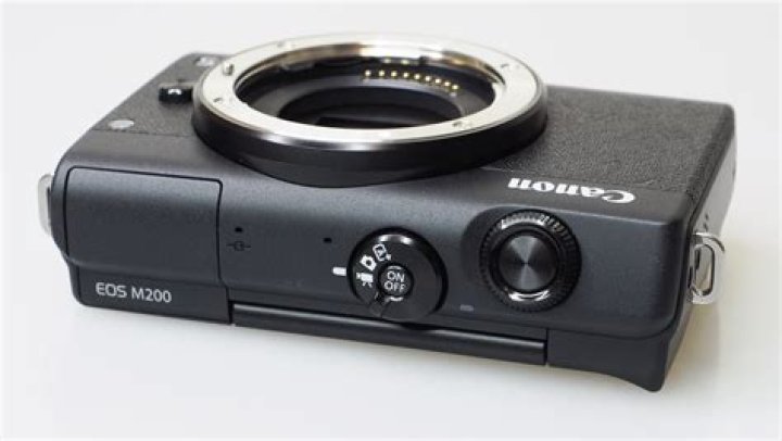 What battery does a Canon M200 use?