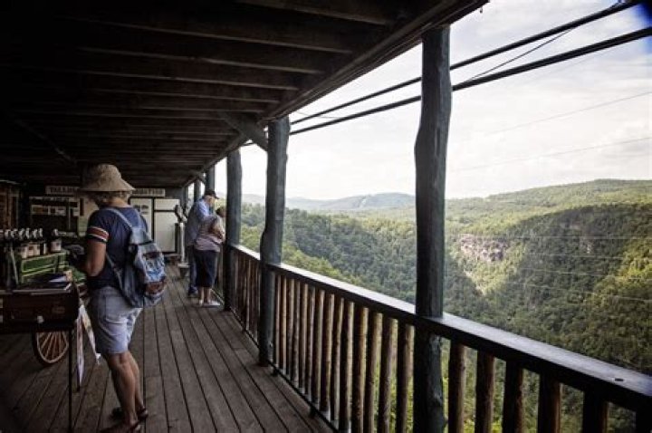 What did Wallenda do at Tallulah Gorge?
