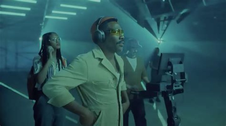 What song plays at the end of House?